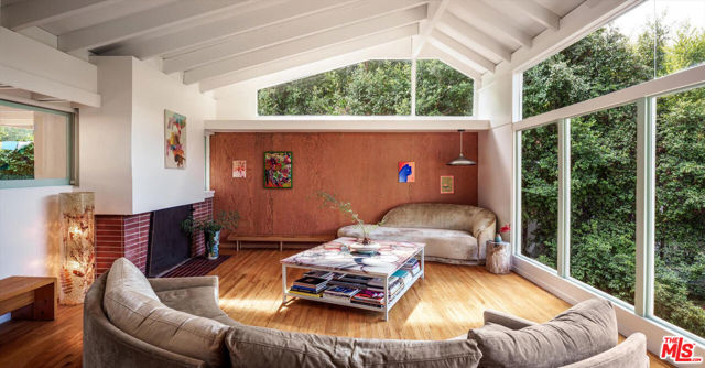 2764 Outpost Drive, Los Angeles CA: https://media.crmls.org/mediaz/6ca1fde2-d19a-43d4-8d93-f6799476e414.jpg