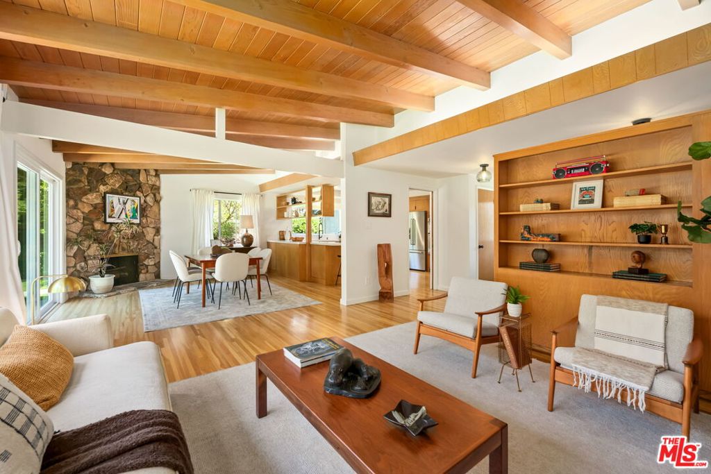 1401 Sierra Vista Drive