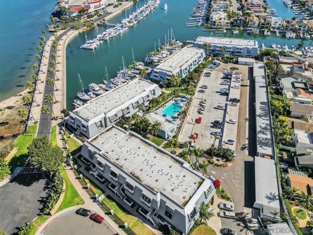 50 Montego Ct, Coronado CA: https://media.crmls.org/mediaz/6ca2a08f-0b7a-4606-a28c-9aa60288c784.jpg