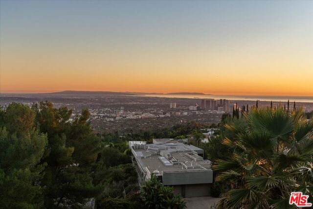 1740 Carla, Beverly Hills CA: https://media.crmls.org/mediaz/6ca2abaa-4b78-4760-937c-88a74e88678e.jpg