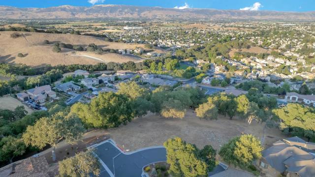 9250 Mahogany, Gilroy CA: https://media.crmls.org/mediaz/6ca3105a-cf0c-41a5-9e75-76b748fb34ee.jpg