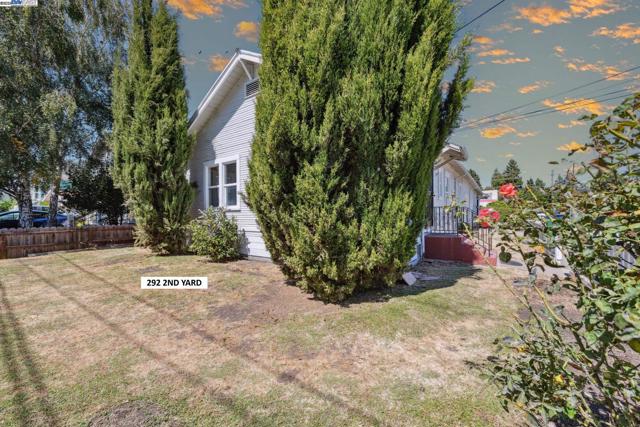 290 2Nd Ave, San Leandro CA: https://media.crmls.org/mediaz/6ca357ca-cf90-4bae-a9be-6d4ac15aba2f.jpg