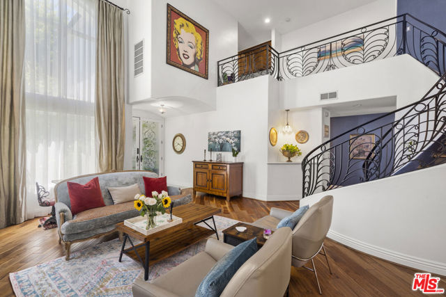 4544 Tobias Avenue, Sherman Oaks CA: https://media.crmls.org/mediaz/6ca43f28-9002-4f62-bbc4-80dfd3190de2.jpg