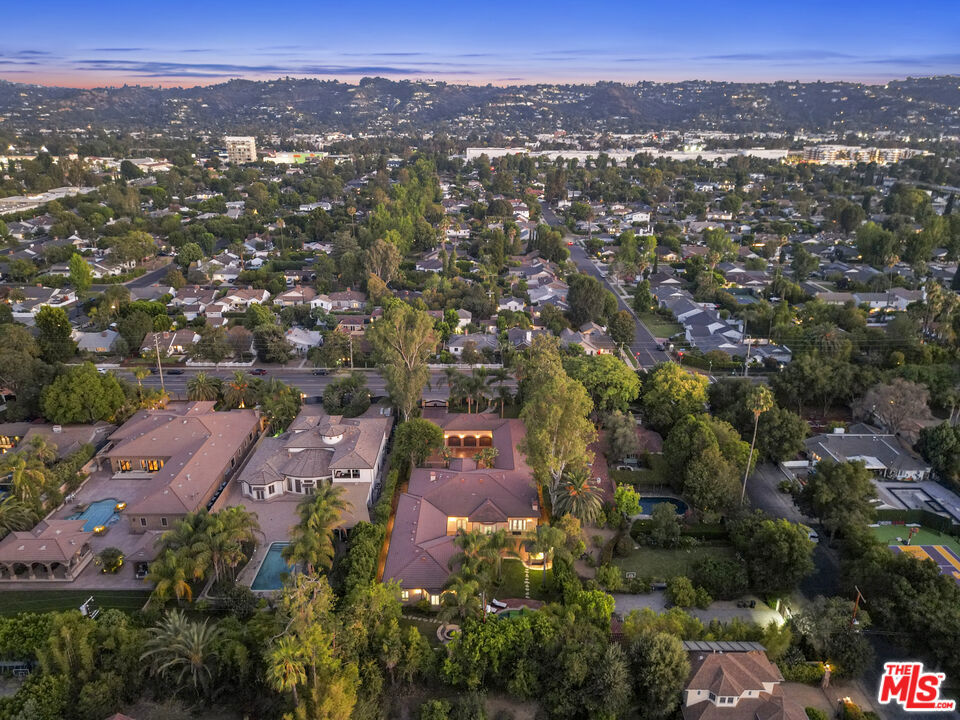 https://media.crmls.org/mediaz/6ca4e51e-66cc-44ea-ae3d-11d3ba1ba6fe.jpg?preset=X-Large