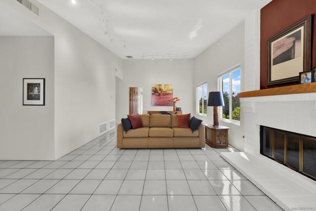 Image 13 of 50 For 17925 Avenida Cordillera