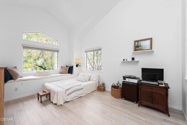 5748 Whispering Pines Circle, Westlake Village CA: https://media.crmls.org/mediaz/6ca4f76b-4742-4014-8f31-3b9fa7c9b8dc.jpg