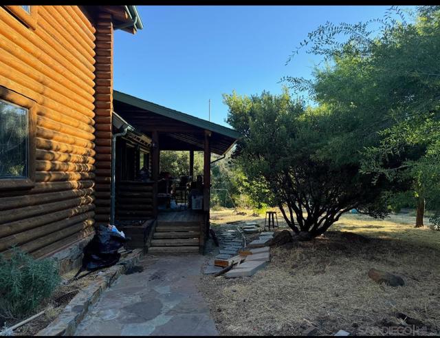 6553 Engineers Rd, Julian CA: https://media.crmls.org/mediaz/6ca4fd25-f09d-4552-a19e-f96b36340557.jpg
