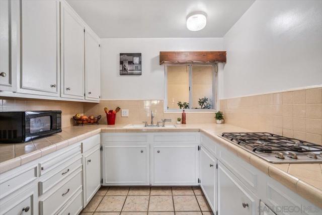 632 Sandalwood Dr, El Cajon CA: https://media.crmls.org/mediaz/6ca5597a-9e52-4c62-b9b4-5e49ff817802.jpg