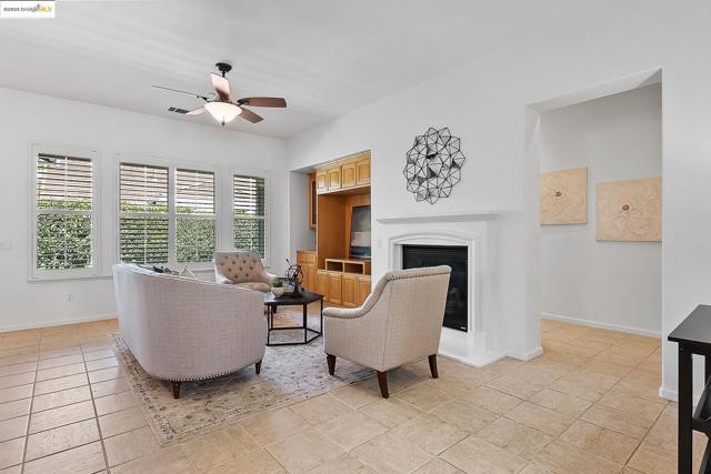 551 Quindell Way, Brentwood CA: https://media.crmls.org/mediaz/6ca56ee8-a688-4351-a7f9-654ea2b7ea74.jpg