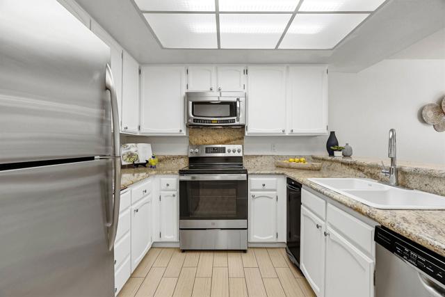 Detail Gallery Image 12 of 36 For 2927 Leotar Cir, Santa Cruz,  CA 95062 - 3 Beds | 2/1 Baths