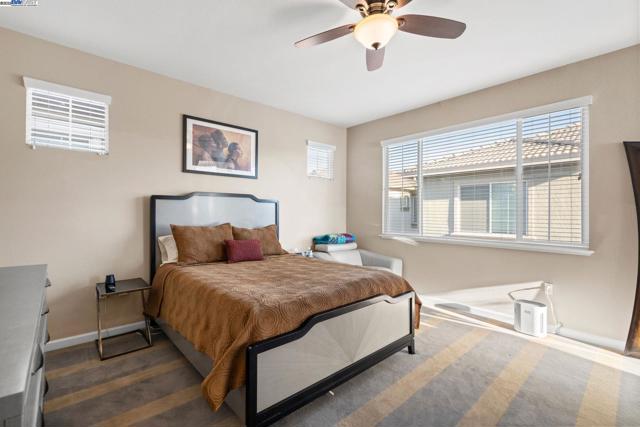248 Alta St, Brentwood CA: https://media.crmls.org/mediaz/6ca6039c-c1a7-4318-a298-1cdaa960e5b5.jpg