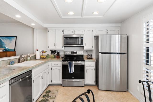 Detail Gallery Image 11 of 60 For 757 Ocean Surf Dr, Solana Beach,  CA 92075 - 3 Beds | 2/1 Baths