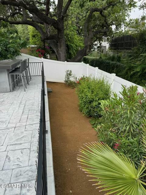 789 Glen Oaks Road, Thousand Oaks CA: https://media.crmls.org/mediaz/6ca6b637-10ac-478d-8aa2-5ad55cfa9c7e.jpg
