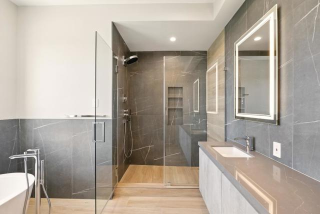 1127 Hillslope Place, Los Altos CA: https://media.crmls.org/mediaz/6ca6efc7-954e-42cd-952b-be079e79f57e.jpg