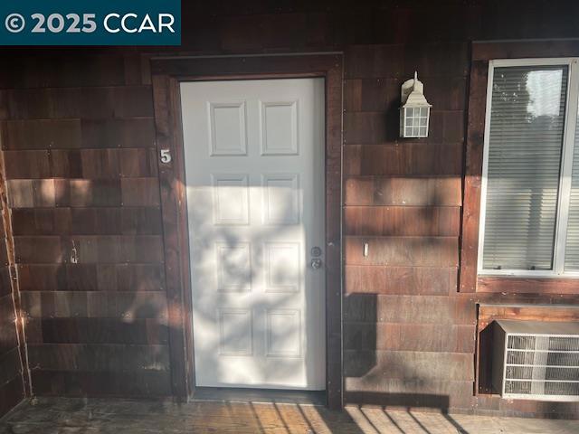 1975 Bonifacio St, Concord CA: https://media.crmls.org/mediaz/6ca7bf6b-7c45-476f-91fc-e1eae3159083.jpg