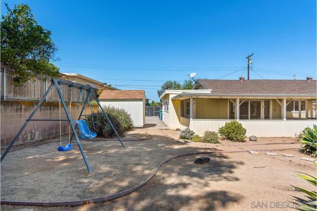 6387 Lake Badin Ave, San Diego CA: https://media.crmls.org/mediaz/6ca7fe86-27fd-46f4-ad03-9febdfd7dd4d.jpg