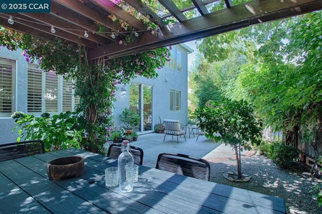 1409 Dumaine St, Concord CA: https://media.crmls.org/mediaz/6ca81330-dde0-49f2-8b5d-a56bad7b0896.jpg