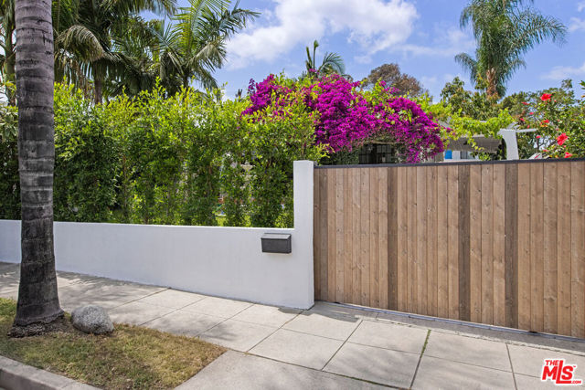 2919 Gleneden Street, Los Angeles CA: https://media.crmls.org/mediaz/6ca8338a-d267-4b6e-b5a4-4b9c8ffc5204.jpg