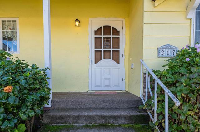 217 Iris Drive, Salinas CA: https://media.crmls.org/mediaz/6ca85a53-786a-4ed0-adc7-eaa48bdbab32.jpg