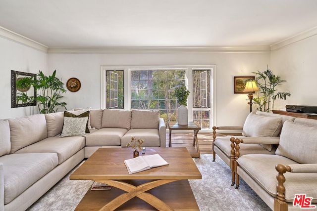 728 S Windsor Boulevard, Los Angeles CA: https://media.crmls.org/mediaz/6ca8d8a8-00cc-4411-9aa3-fe28cfde1769.jpg