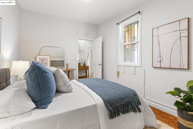 2005 36th Avenue, Oakland CA: https://media.crmls.org/mediaz/6ca90da8-2045-4d24-81d8-3f4c1654a665.jpg