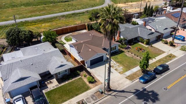 2749 Scottsdale Drive, San Jose CA: https://media.crmls.org/mediaz/6ca912f3-c9c6-407c-9d16-98e3bb9bd194.jpg