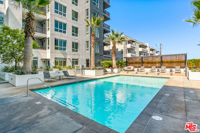10601 Washington Boulevard, Culver City CA: https://media.crmls.org/mediaz/6ca9463d-de09-4b65-8856-a111f9c2ac5d.jpg