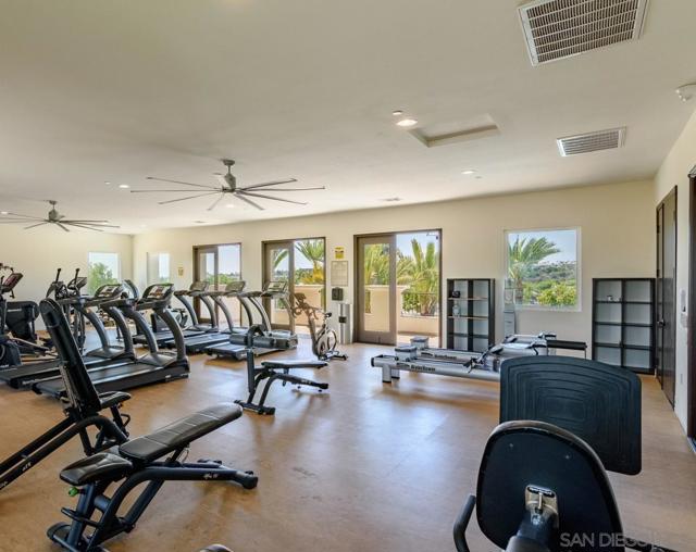 1622 Puffin Pl, Chula Vista CA: https://media.crmls.org/mediaz/6ca95b2b-69c1-4d64-968c-13574db8da3f.jpg