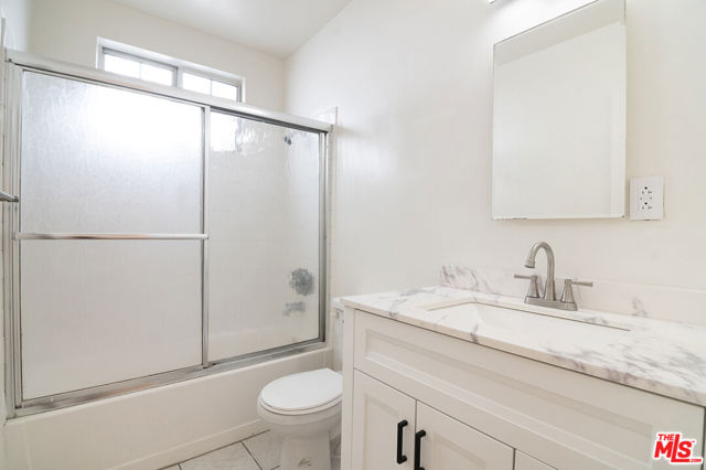 1937 S Bedford Street, Los Angeles CA: https://media.crmls.org/mediaz/6caa6b62-8fa2-44eb-b315-359b3432dfa5.jpg