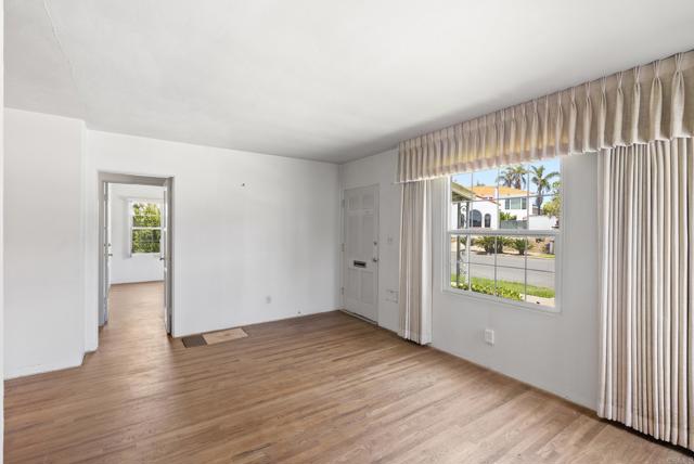 1120 Devonshire Drive, Ocean Beach (San Diego) CA: https://media.crmls.org/mediaz/6caa7475-f220-41dc-bf40-e8bfb44d7d33.jpg