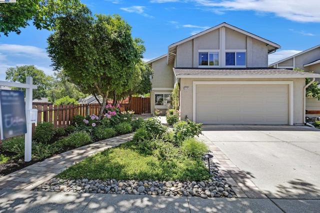 2236 Oakland Ave, Pleasanton CA: https://media.crmls.org/mediaz/6caa9d52-558e-47a6-913e-d9a6eb983aa6.jpg