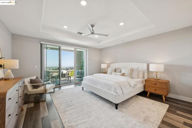 6757 Skyview Dr, Oakland CA: https://media.crmls.org/mediaz/6caa9e0d-3fca-4fdf-83de-2e289eacb60f.jpg