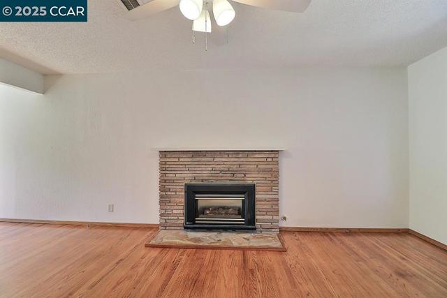 2465 Buena Vista Ave, Walnut Creek CA: https://media.crmls.org/mediaz/6caaeae8-78a0-4eaf-898f-514bb32b0983.jpg