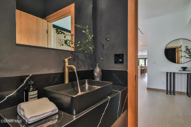 514 W Washington Boulevard, Pasadena CA: https://media.crmls.org/mediaz/6cab2a10-bf34-4836-8280-1ef36a963b9e.jpg