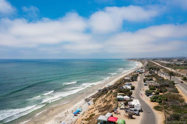 6550 Ponto Dr, Carlsbad CA: https://media.crmls.org/mediaz/6cab8bc2-7462-4b40-adca-7f1dd7f3d337.jpg