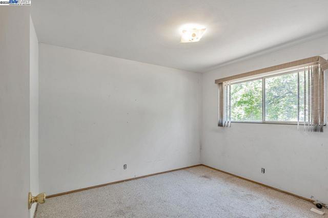40122 Besco Dr, Fremont CA: https://media.crmls.org/mediaz/6cab934a-b692-4db8-b416-6c7745328693.jpg