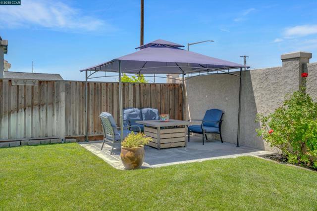 38 Pato Ct, Oakley CA: https://media.crmls.org/mediaz/6caba5b4-79cf-40c2-bd9f-dde8160aa25c.jpg