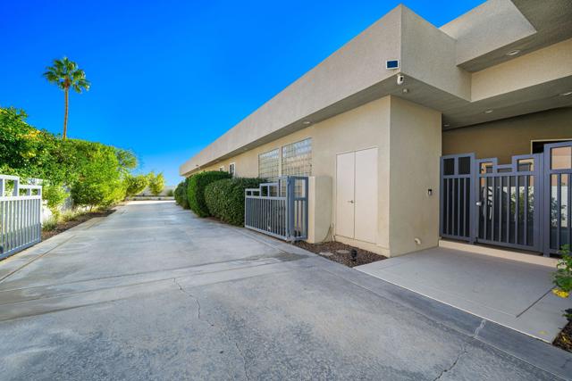 14 Stephen Terrace, Rancho Mirage CA: https://media.crmls.org/mediaz/6cac0116-737f-44c6-a67d-ec4179fa3356.jpg