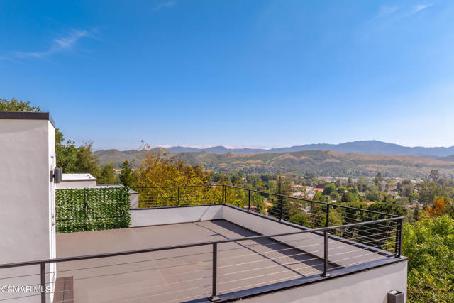 28333 Foothill Drive, Agoura Hills CA: https://media.crmls.org/mediaz/6cac985f-715f-411f-9df4-9aca1c187d61.jpg