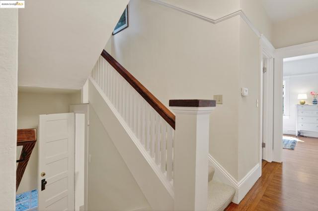 541 Boulevard Way, Piedmont CA: https://media.crmls.org/mediaz/6cace44e-ae56-4ad2-a489-092f1b1a8d5a.jpg