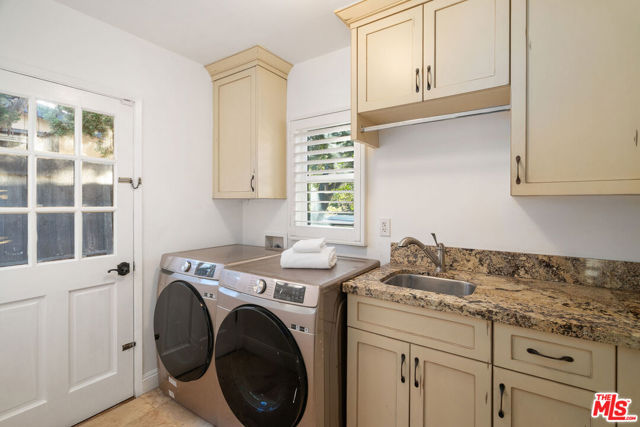 20212 Oxnard Street, Woodland Hills CA: https://media.crmls.org/mediaz/6cacf287-de8f-4324-b9ee-f9a67f59435a.jpg