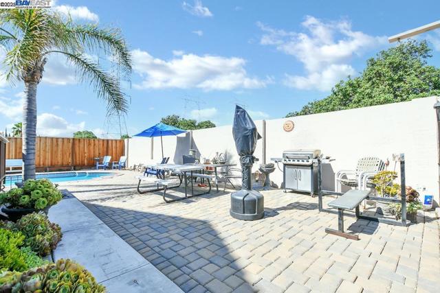2218 Newport Ct., Discovery Bay CA: https://media.crmls.org/mediaz/6cad2694-979a-490c-9f45-28cbc9da0141.jpg