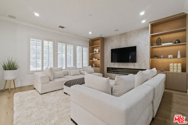 Image 12 of 52 For 8639 Edelweiss Drive