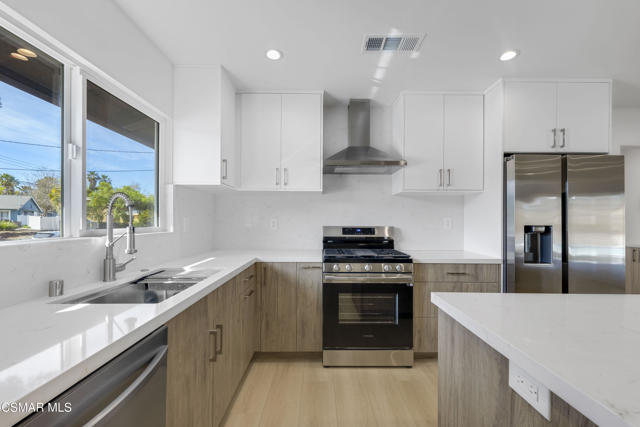 2651 Sirius Street, Thousand Oaks CA: https://media.crmls.org/mediaz/6cad5350-fc9d-4cae-99b9-b3c0d0ec04ca.jpg