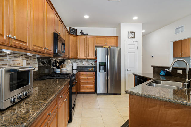 39859 Corte Velado, Indio CA: https://media.crmls.org/mediaz/6cadd391-2dd3-466e-a3dc-b73e3ac5270e.jpg