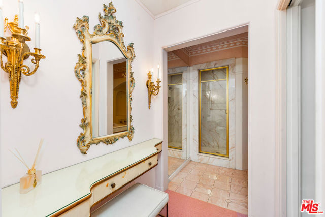 191 S Hudson Avenue, Los Angeles CA: https://media.crmls.org/mediaz/6cae0359-f469-446e-96f5-84958d79ab19.jpg