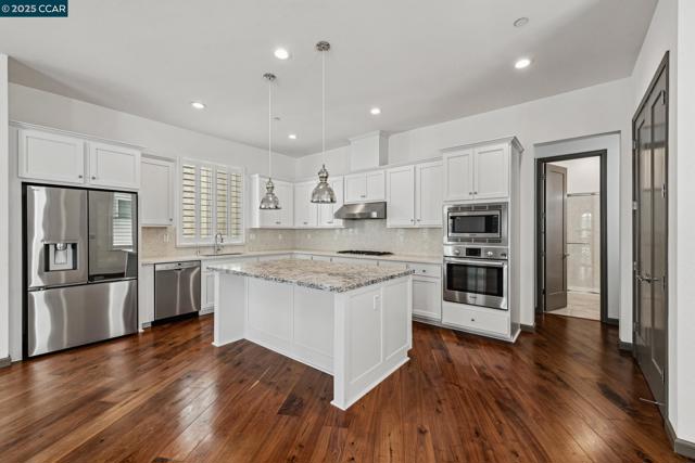 5826 Noba Rd, Dublin CA: https://media.crmls.org/mediaz/6cae3bb8-0f45-4169-af81-63b37dc14c0d.jpg