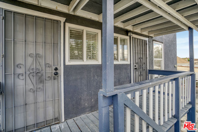 120 N Avenue 25, Los Angeles CA: https://media.crmls.org/mediaz/6cae57e7-fb52-4ece-b244-7c344b731166.jpg