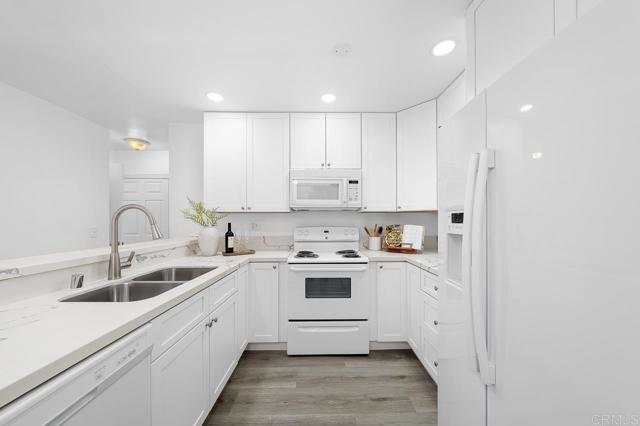 6131 Rancho Mission Road, San Diego CA: https://media.crmls.org/mediaz/6cae889b-eb77-4172-9c7d-d5c139eb3d54.jpg