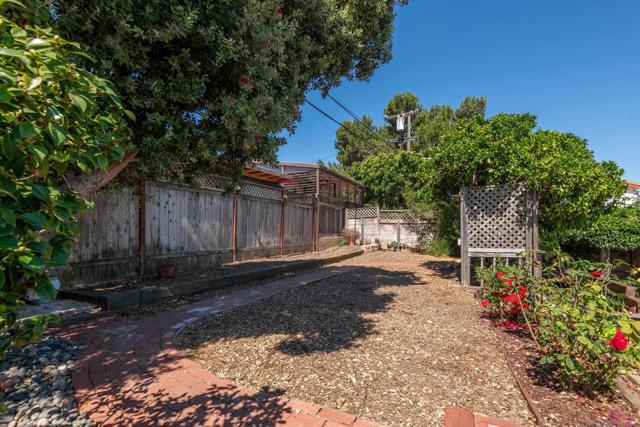 4027 Narragansett Ave, San Diego CA: https://media.crmls.org/mediaz/6caf0a0c-21e6-491b-a7d6-5243822ebbbb.jpg